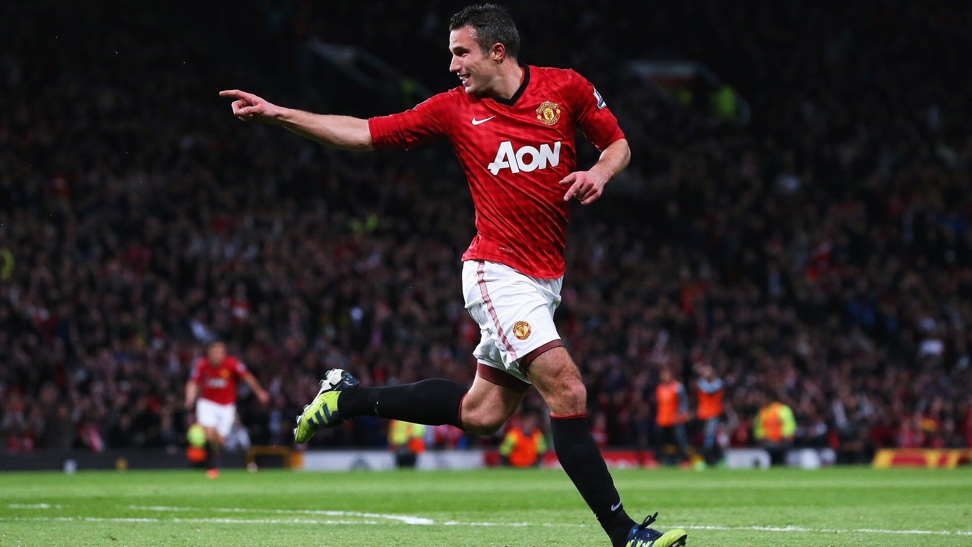 当引擎轰鸣遇见中场魔术，F1年度争冠之夜与莫德里奇的纪录交响