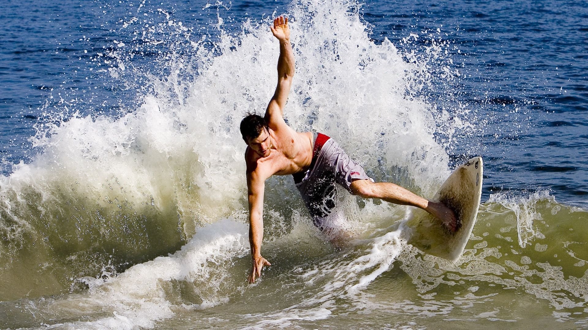 冰岛鏖战里昂，李刚仁在奥运周期关键战接管比赛